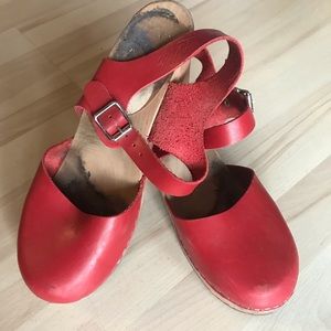 Red leather Lotta clogs sz 9.5 (41)